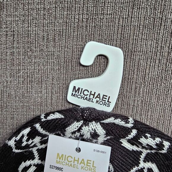 Michael Kors Women`s Bordered MK Logo Cuff Beanie HAT Black & white NWT - Picture 5 of 7
